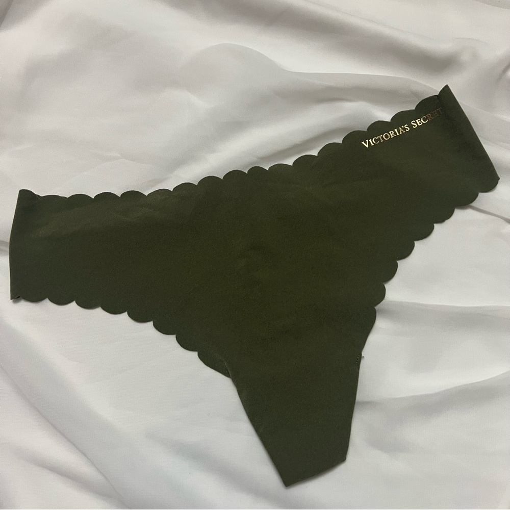 Victoria's Secret Women’s Scalloped Edge No Show Thong